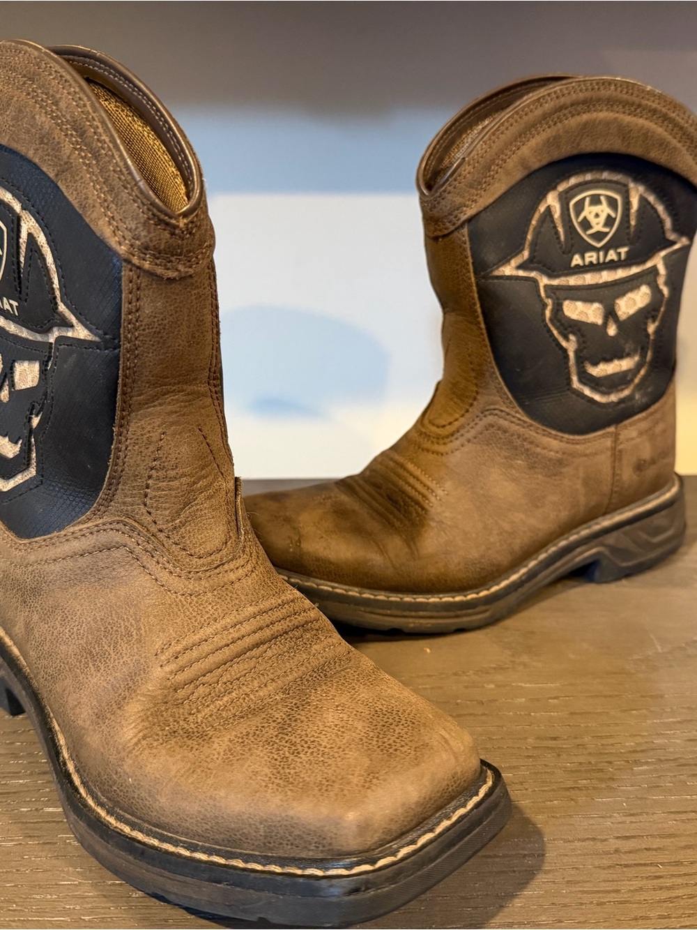 Size 2 youth Ariat workhog venttek skull boots
